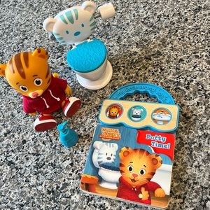 Daniel Tiger Potty Training Set with Singing Potty and Book